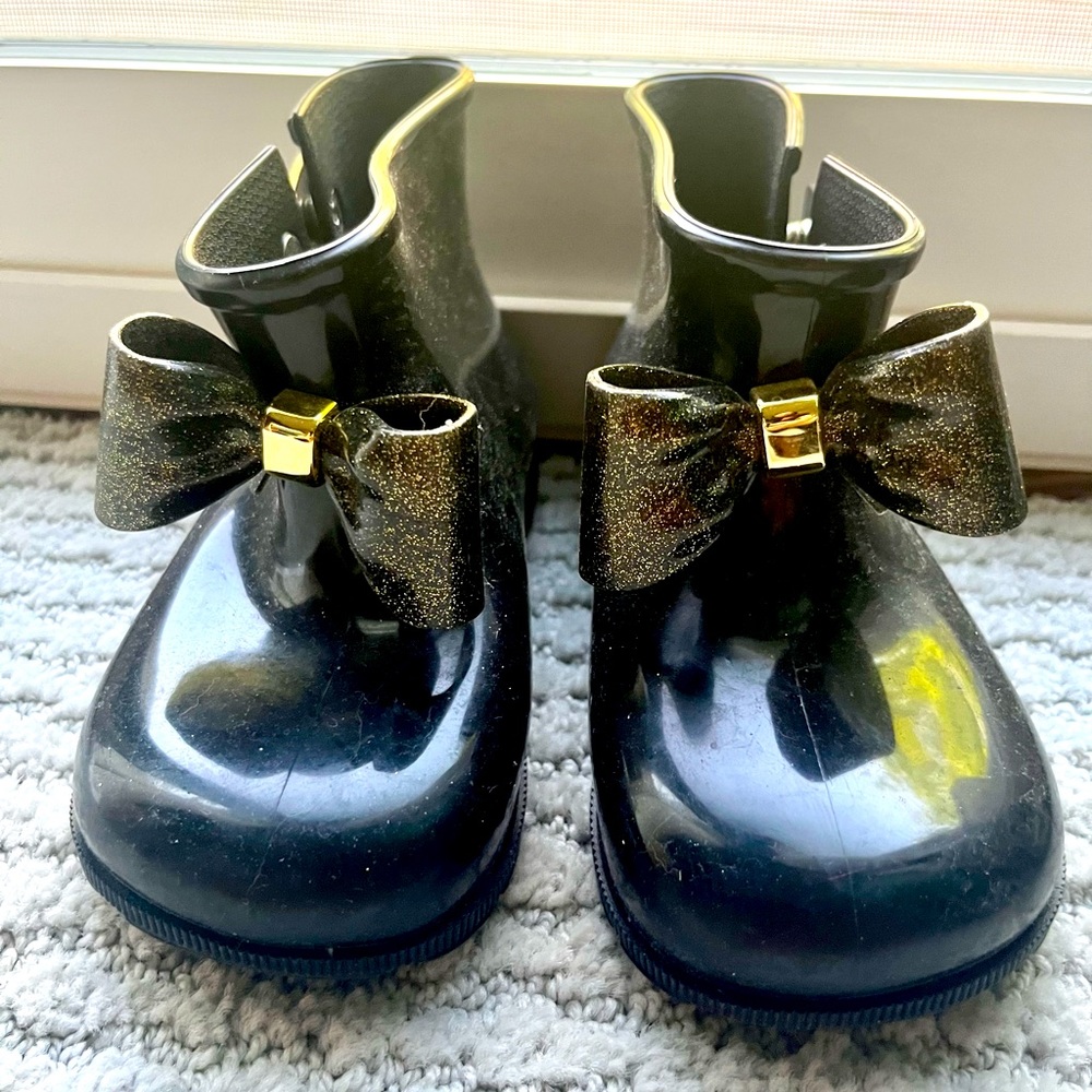 Mini Melissa size 10 toddler Black boots with sparkle bow.